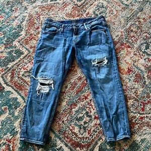 Women’s size 30 Silver boyfriend Capri jeans distressed